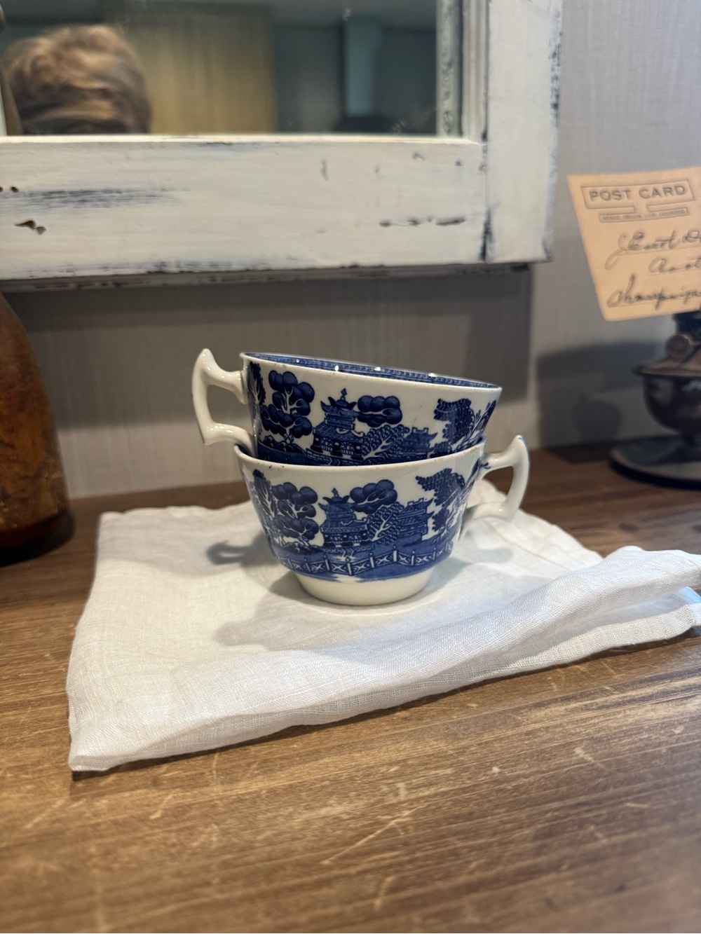Wood & Sons "Blue Willow" pattern porcelain tea cups